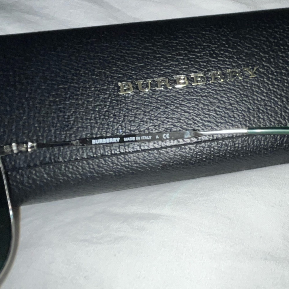Burberry sunglasses. - Picture 5 of 5